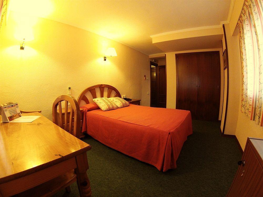 Hotel Avenida Plaza Alzira Zewnętrze zdjęcie