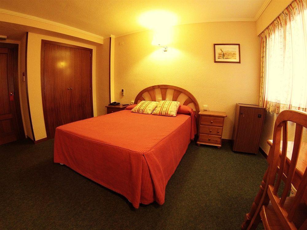 Hotel Avenida Plaza Alzira Zewnętrze zdjęcie