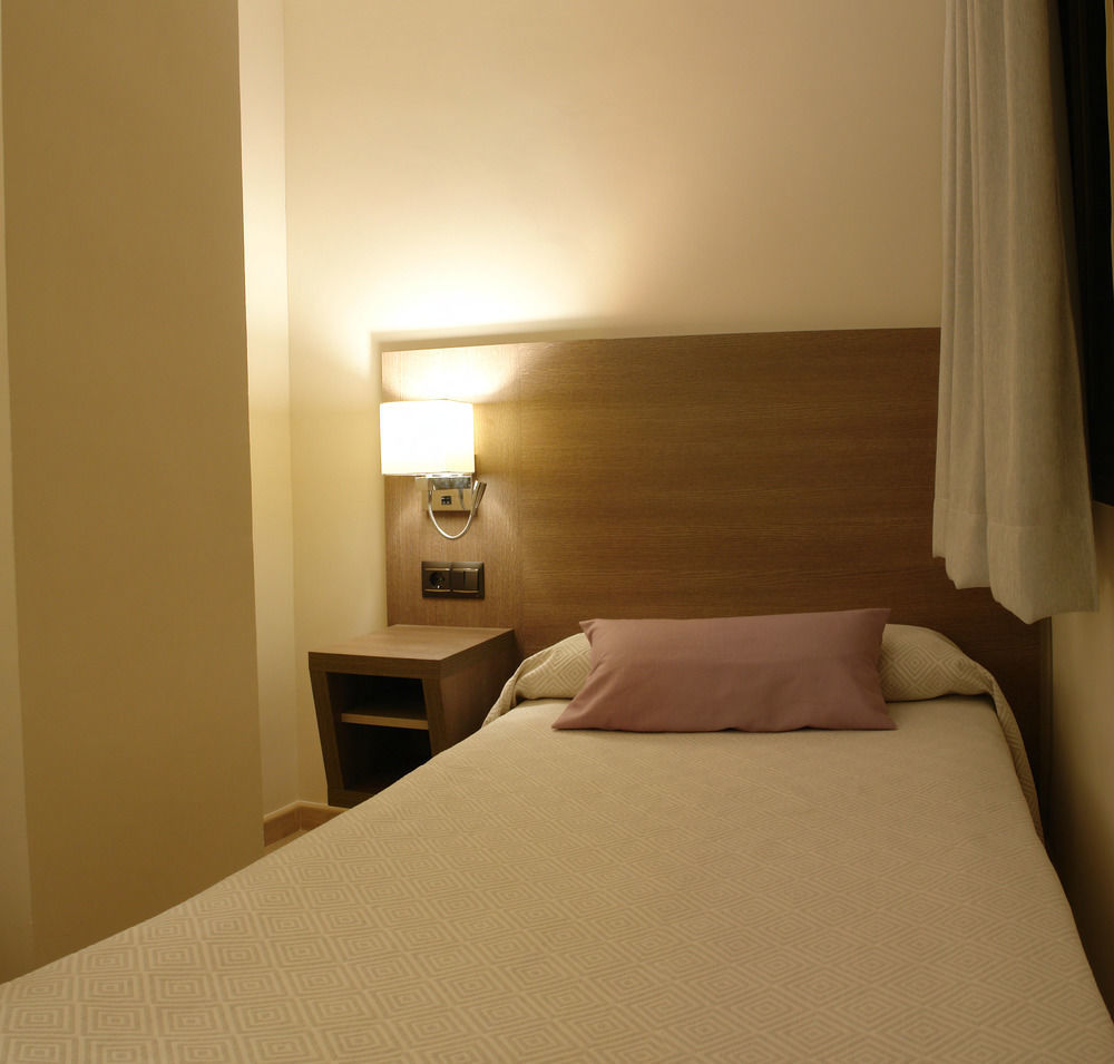 Hotel Avenida Plaza Alzira Zewnętrze zdjęcie