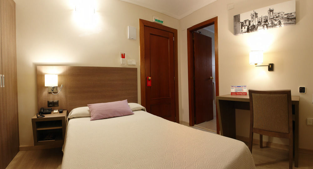 Hotel Avenida Plaza Alzira Zewnętrze zdjęcie
